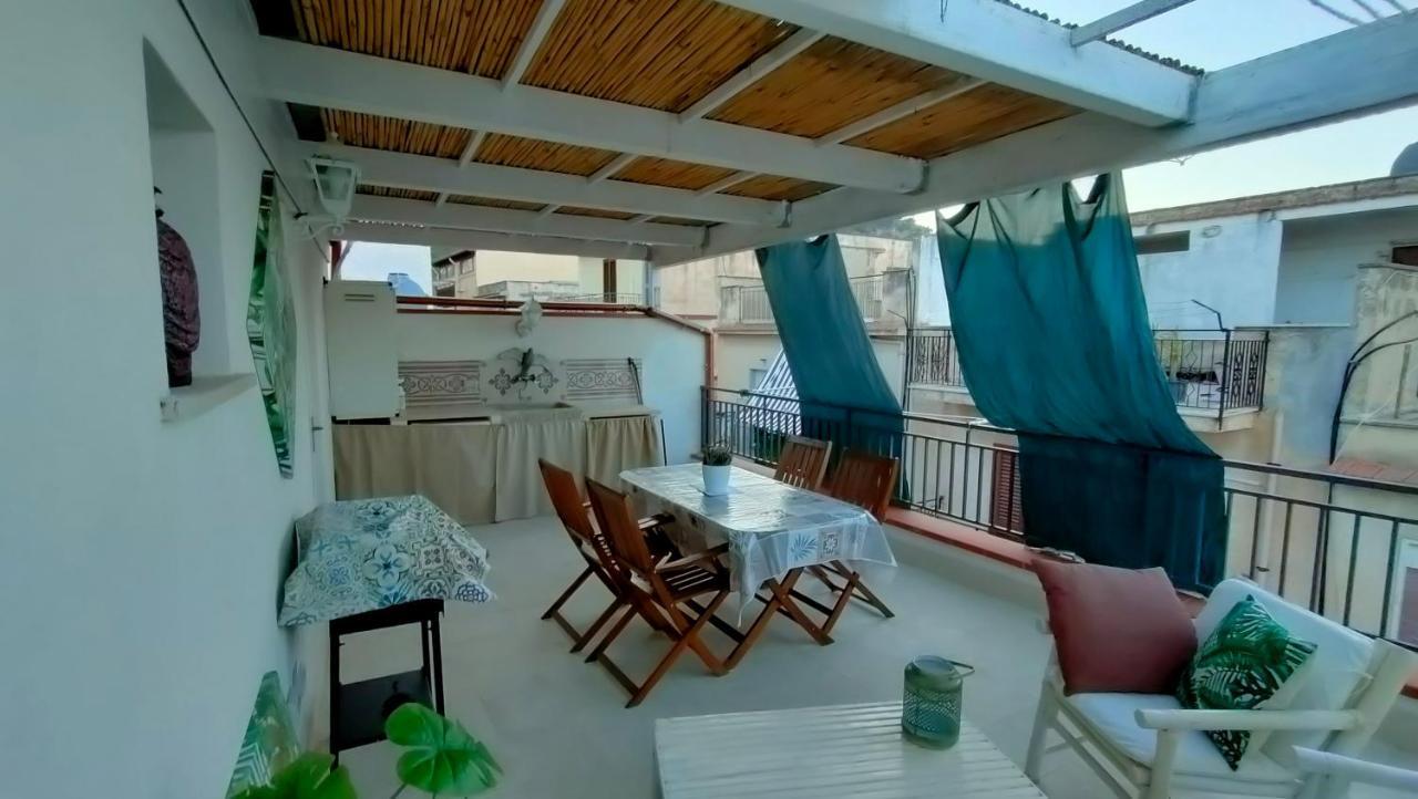 Casa Vacanze Gloria Кастелламмаре-дель-Гольфо Екстер'єр фото